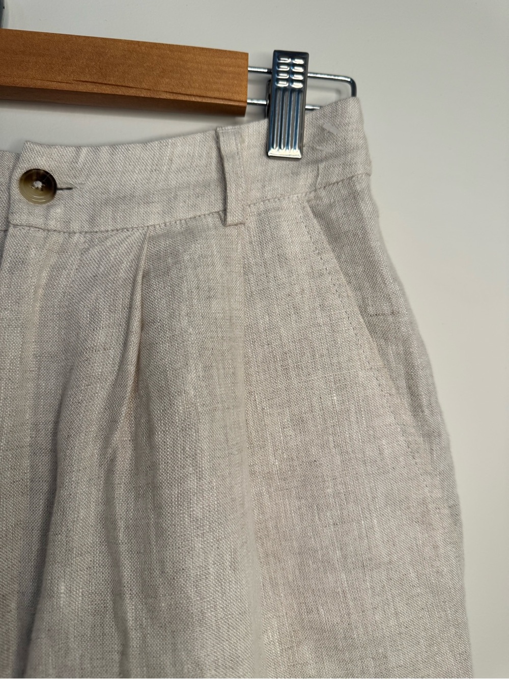 REFORMATION Mason Linen Trousers in Oatmeal 2 - Picture 6 of 11